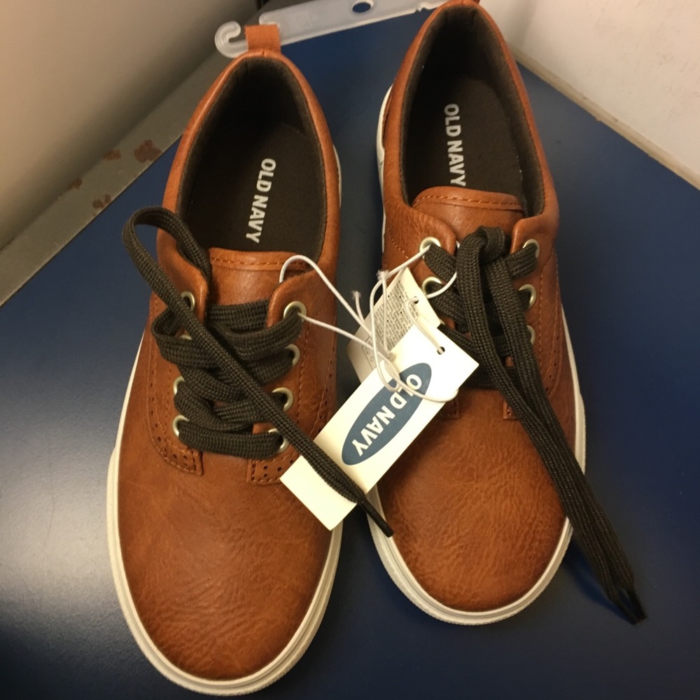 OLD NAVY tan faux leather shoes size 2